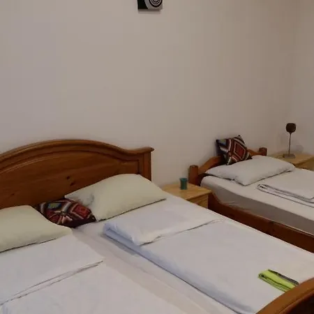 Πανσιόν And Rooms